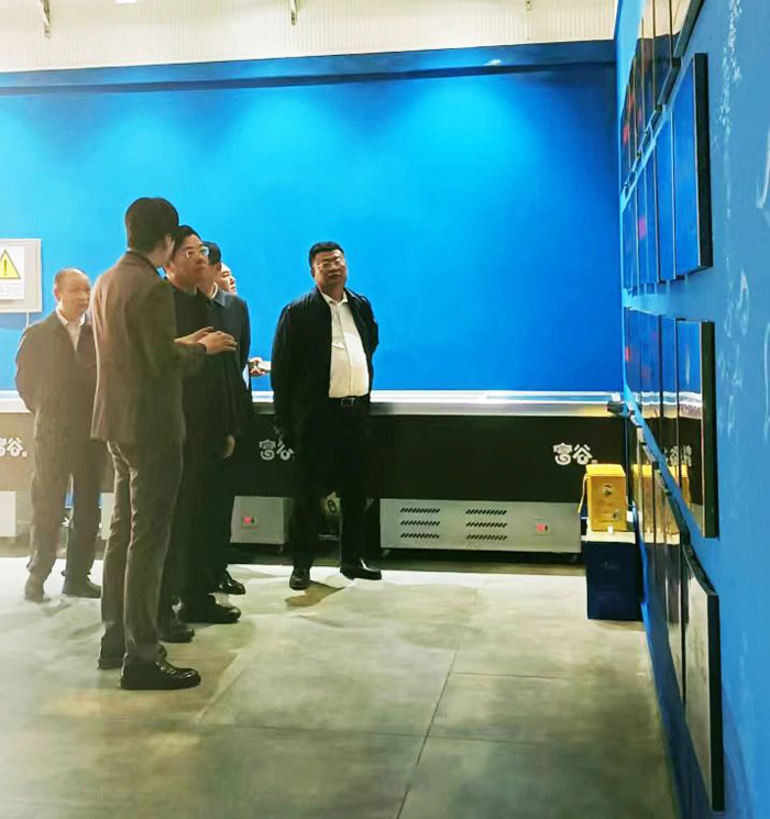 辽宁省政府副省长霍步刚一行来尊龙网址登陆官网集团考察